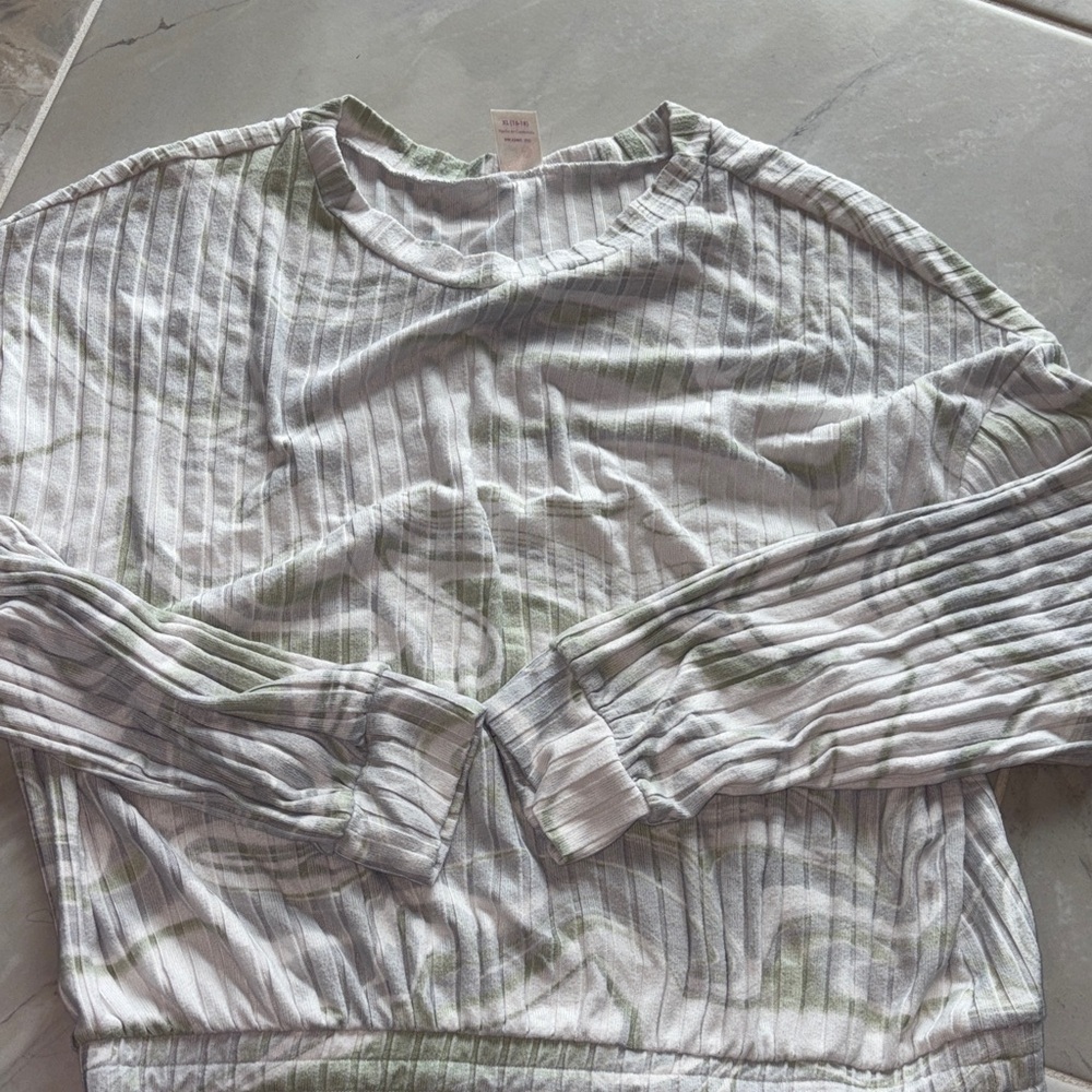 Secret Treasures Light Gray Ribbed Sweatshirt